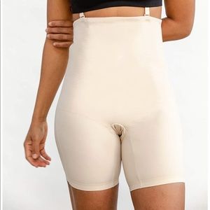 Motif postpartum recovery support garment